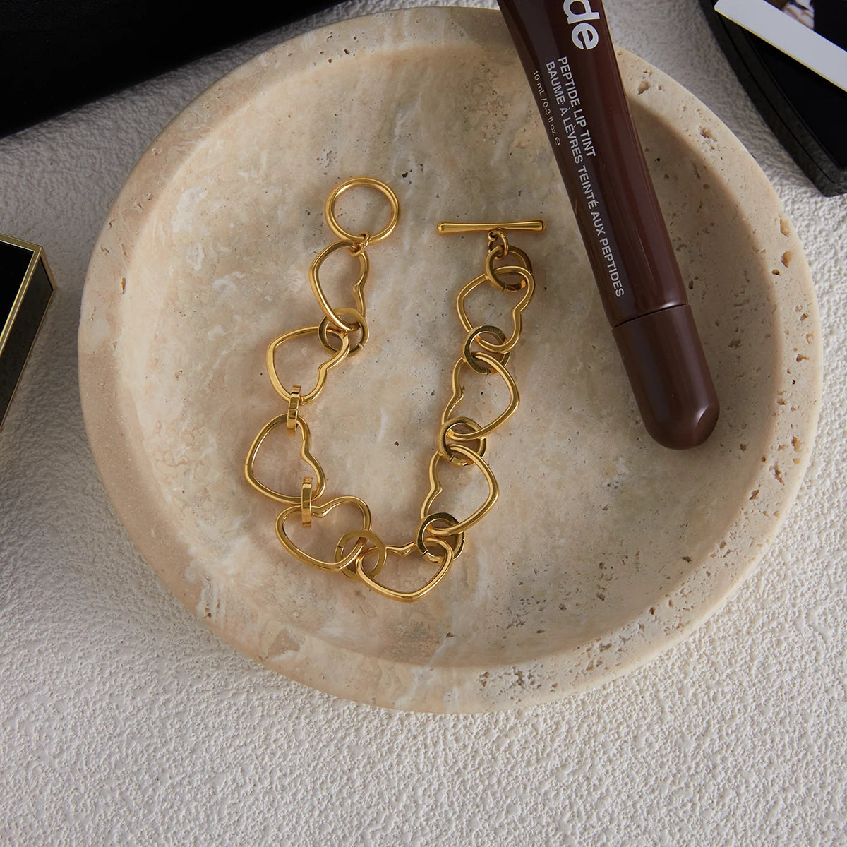 Uworld Classic Fashion 18K Gold Color Plated Hollow Heart Shape Chain OT Buckle Bracelet Waterproof Stainless Steel Jewelry Gift