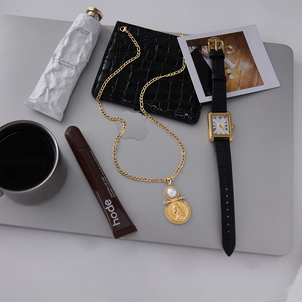 Uworld Classic Trendy 18K Gold Color Plated Inlay Resin Pearl Coin Pendant Necklace Waterproof Stainless Steel Women's Jewelry