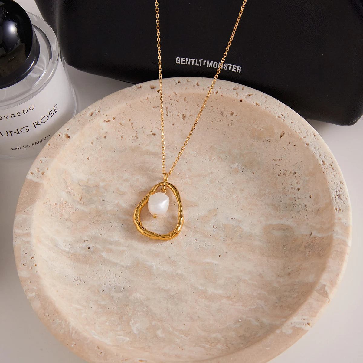 Uworld Fashion Elegant 18K Gold Color Plated Stainless Steel Freshwater Pearl Pendant Necklace Irregular Hollow Necklace Women's