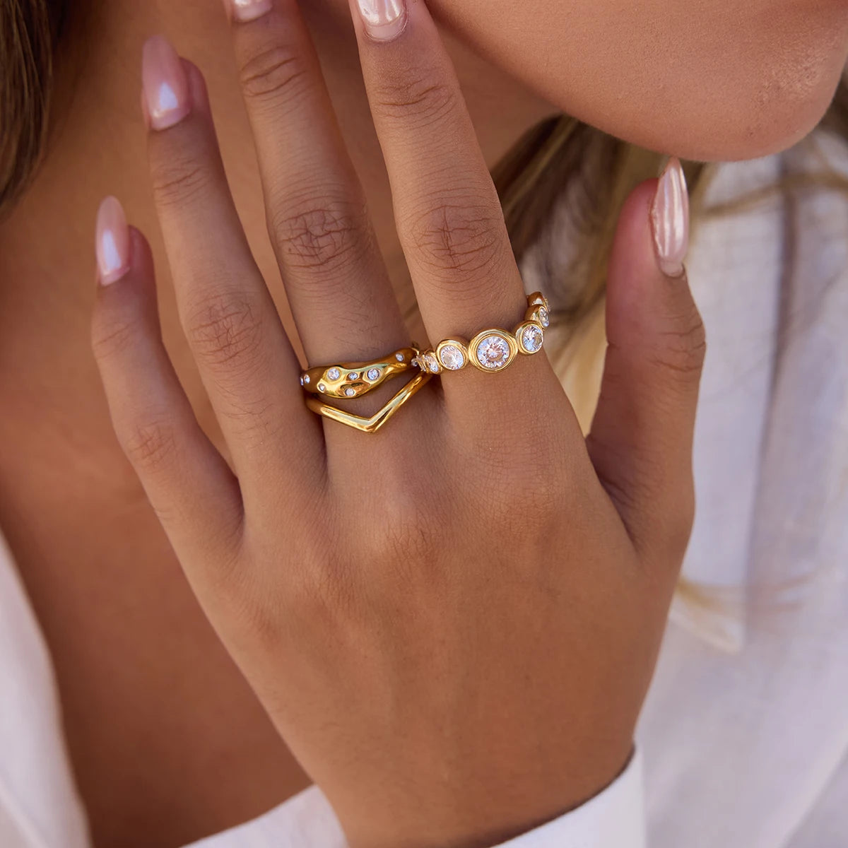Uworld Simple Classic Round White Zircon Wave Ring 18K PVD Stainless Steel Gold Color Stackable Ring Women's Jewelry
