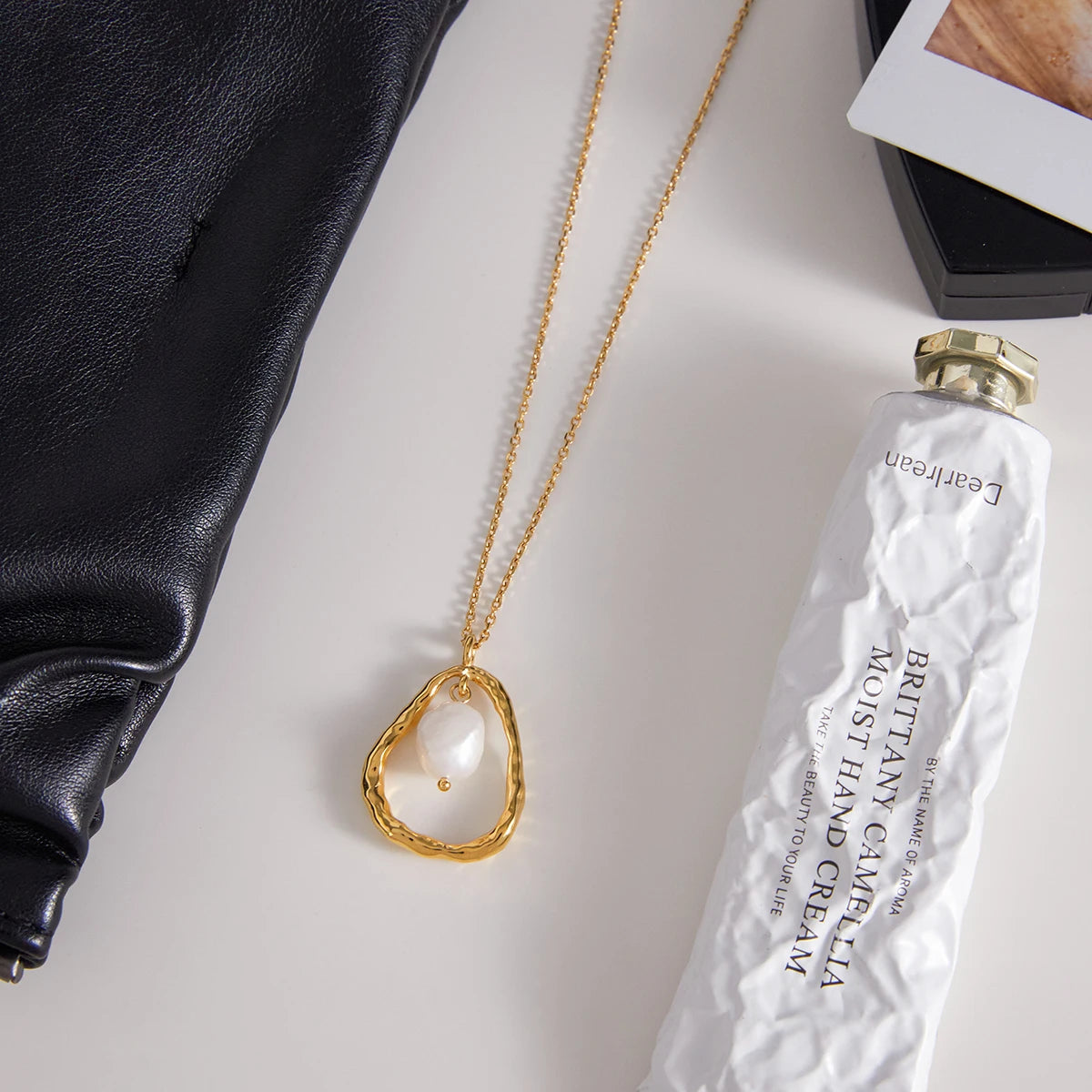 Uworld Fashion Elegant 18K Gold Color Plated Stainless Steel Freshwater Pearl Pendant Necklace Irregular Hollow Necklace Women's