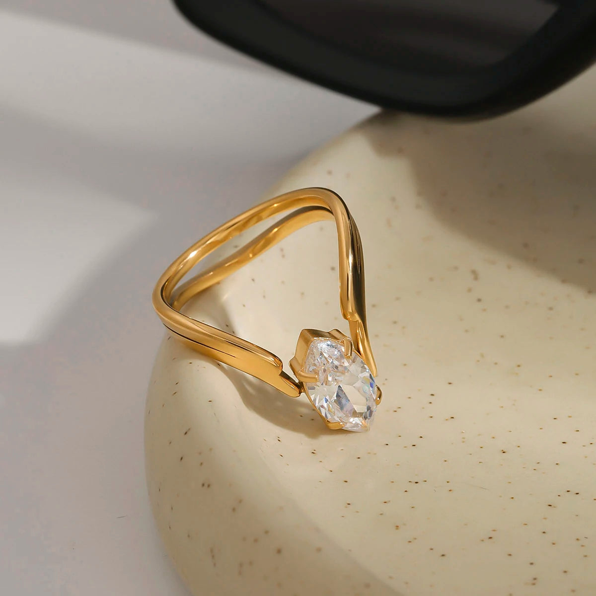 Uworld Minimalist Eyes Zircon 18K Gold Color Plated Stainless Steel Convex Ring Women's Jewelry Gift for Her