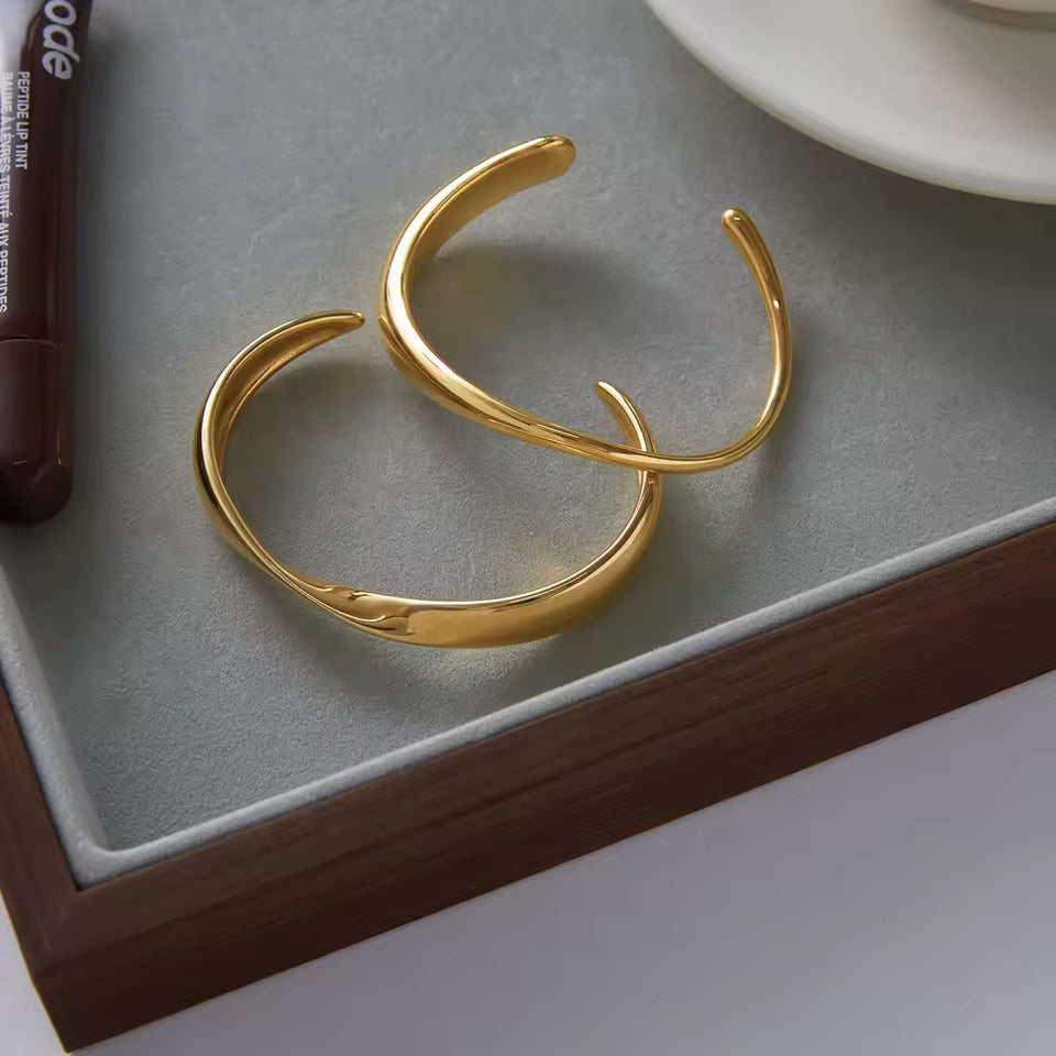 Uworld Minimalist Classic 18K Gold Color Plated Stainless Steel Asymmetric Smooth Line Bracelet Trendy Waterproof Women Jewelry