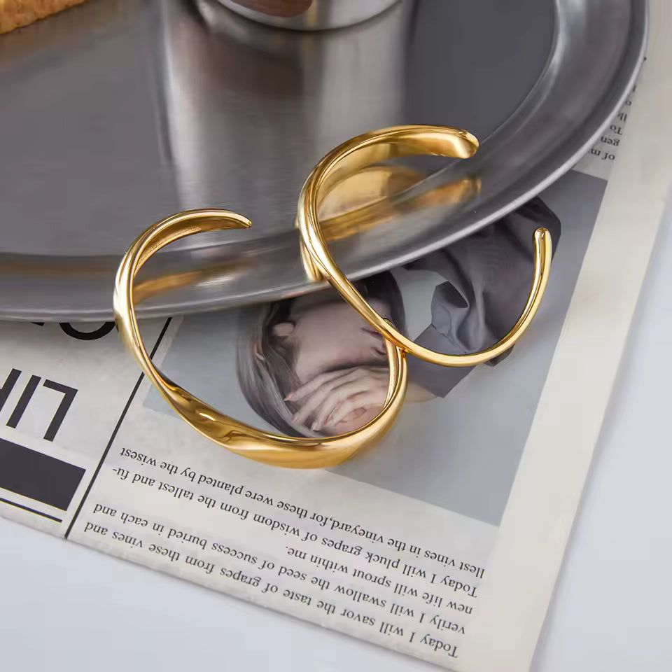 Uworld Minimalist Classic 18K Gold Color Plated Stainless Steel Asymmetric Smooth Line Bracelet Trendy Waterproof Women Jewelry