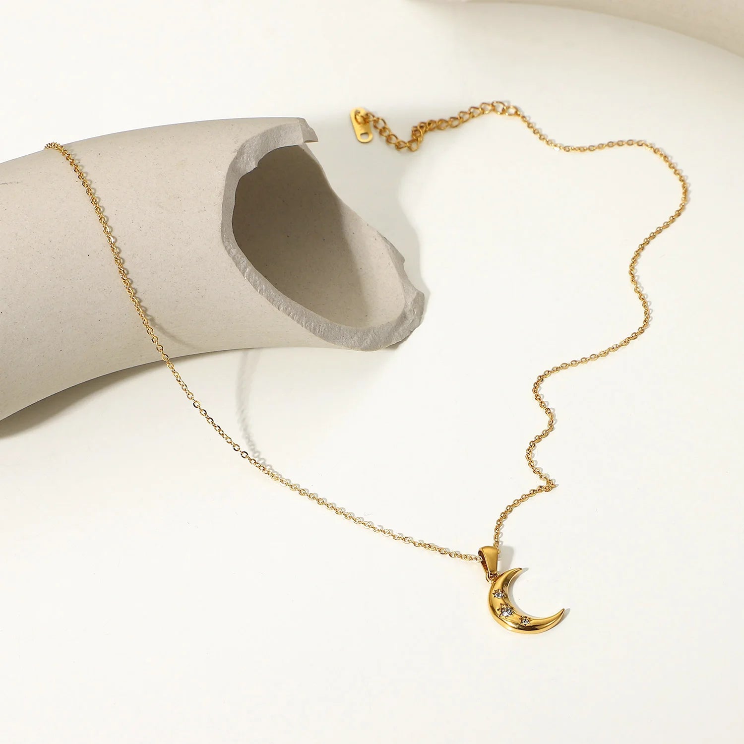 Uworld Stainless Steel Moon Necklace 18K Gold Plated Color Women waterproof Jewelry goth Zircon Pendant Necklace Birthday Gift