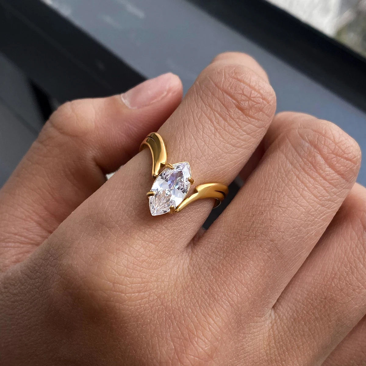 Uworld Minimalist Eyes Zircon 18K Gold Color Plated Stainless Steel Convex Ring Women's Jewelry Gift for Her