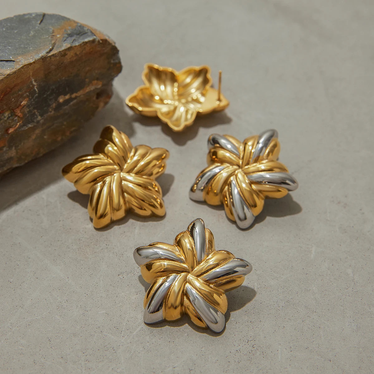 Uworld Fashion Designer's Two Tone Ribbed Pentagram Earrings 18K Gold Color Plated Stainless Steel Star Earrings Women's Jewelry