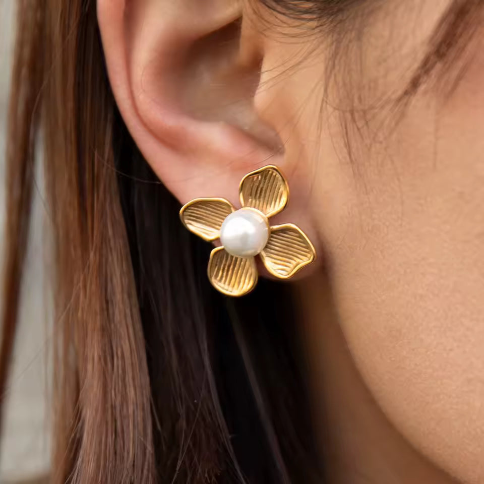Uworld 316L Stainless Steel Flower Stud Earrings Fashion Metal 18K Gold Color Plated Rust Proof Texture Charm Jewelry for Women