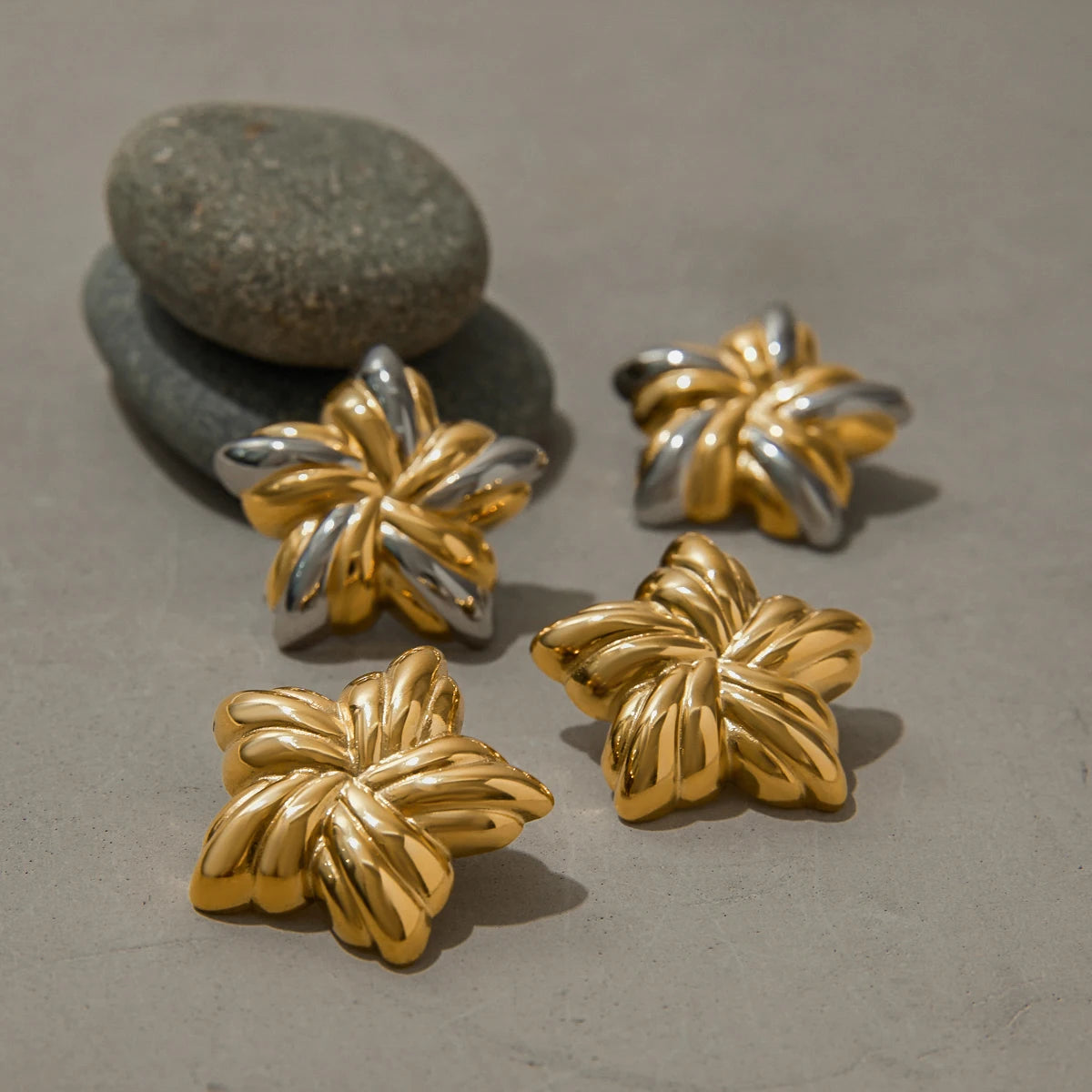 Uworld Fashion Designer's Two Tone Ribbed Pentagram Earrings 18K Gold Color Plated Stainless Steel Star Earrings Women's Jewelry