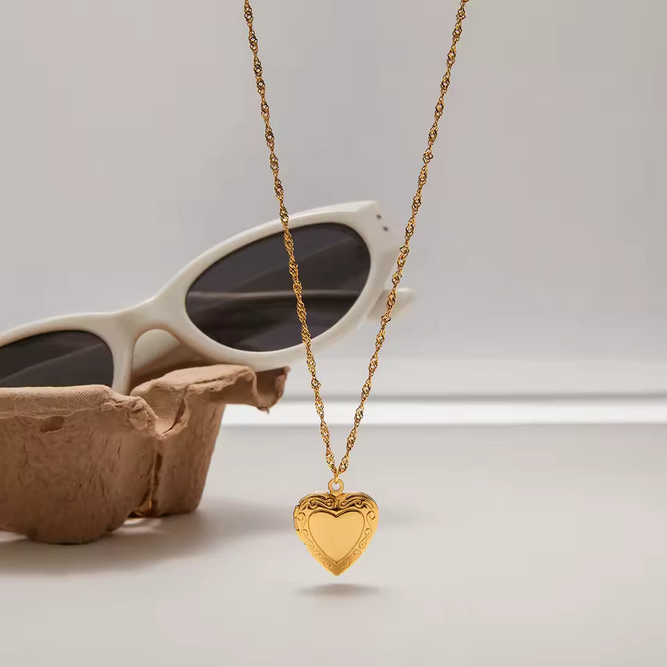 Uworld Simple Classic 18K Gold Color Plated Stainless Steel Pattern Heart Shaped Photo Box Pendant Necklace Stackable Chain Neck