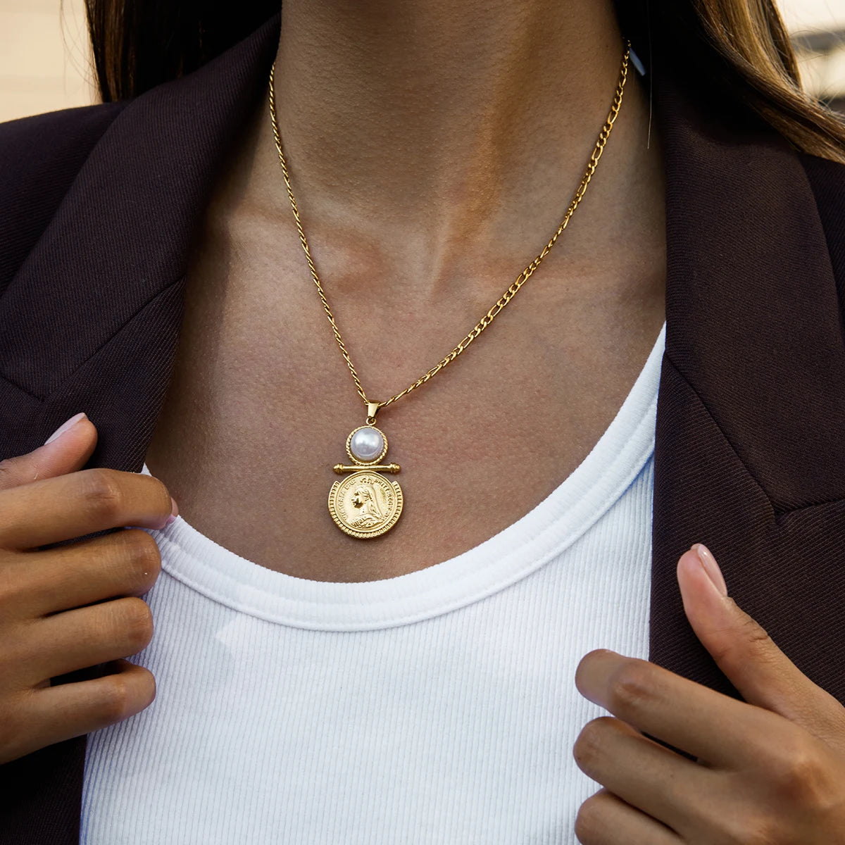 Uworld Classic Trendy 18K Gold Color Plated Inlay Resin Pearl Coin Pendant Necklace Waterproof Stainless Steel Women's Jewelry