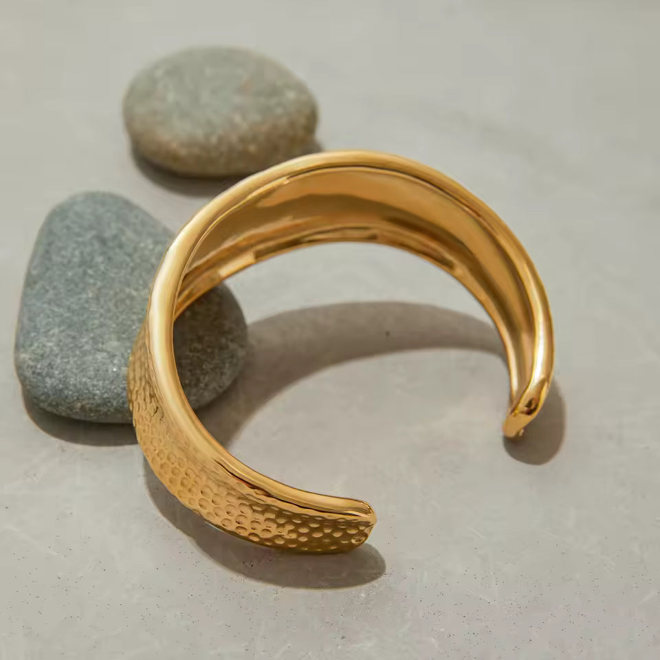 Uworld Fashion 18K Gold Color Stainless Steel Hammer Pattern Concave Opening Bracelet Wide Face Bracelet Women's Jewelry Gift fo