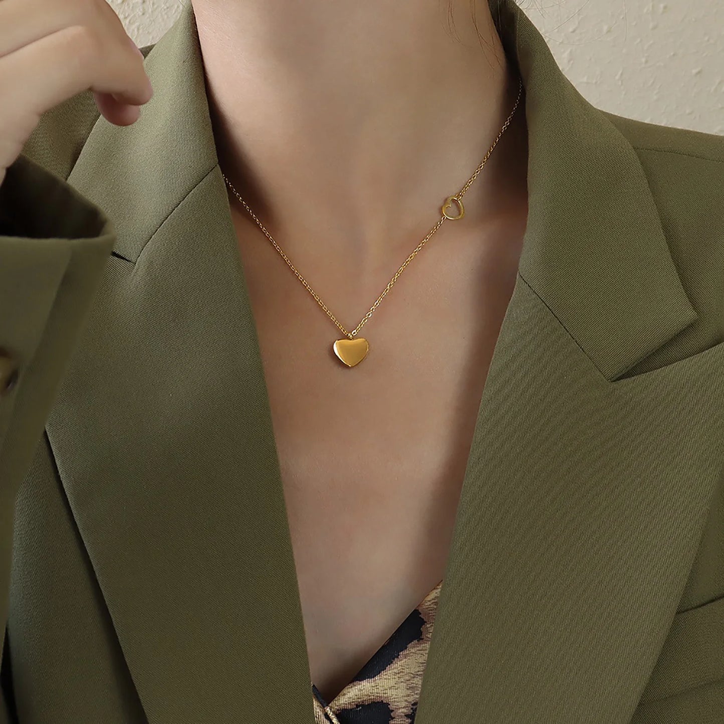 Cute 18K Gold Plated Stainless Steel Double Heart Pendant Necklace Women's Love Pendant Necklace