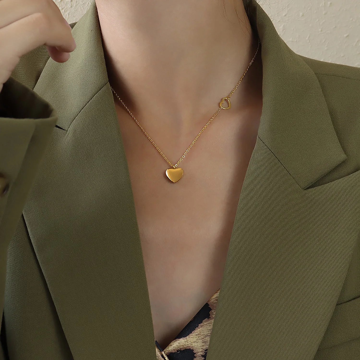 Cute 18K Gold Plated Stainless Steel Double Heart Pendant Necklace Women's Love Pendant Necklace
