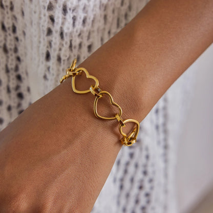 Uworld Classic Fashion 18K Gold Color Plated Hollow Heart Shape Chain OT Buckle Bracelet Waterproof Stainless Steel Jewelry Gift