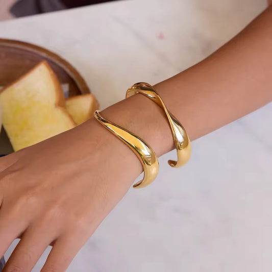 Uworld Minimalist Classic 18K Gold Color Plated Stainless Steel Asymmetric Smooth Line Bracelet Trendy Waterproof Women Jewelry