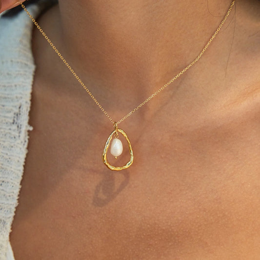 Uworld Fashion Elegant 18K Gold Color Plated Stainless Steel Freshwater Pearl Pendant Necklace Irregular Hollow Necklace Women's
