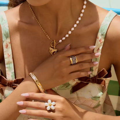 Uworld Fashion Elegant Freshwater Pearl Heart Pendant Necklace 18K Gold Color Plated Stainless Steel Half Pearl Half Chain Neckl